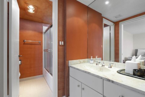 Condo in Palm Beach, Florida, 3 bedrooms  № 2400010 - photo 18