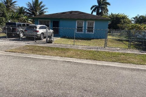 Villa ou maison à vendre à Florida City, Floride: 4 chambres, 199 m2 № 2020228 - photo 5