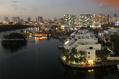 Condo in Sunny Isles Beach, Florida, 1 bedroom  № 1978045 - photo 4