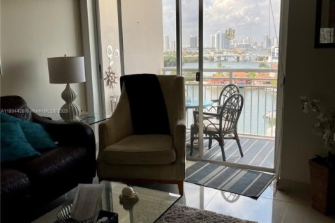 Condo in Sunny Isles Beach, Florida, 1 bedroom  № 1978045 - photo 19