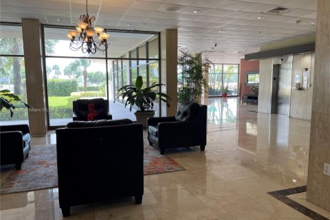 Condo in Sunny Isles Beach, Florida, 1 bedroom  № 1978045 - photo 17