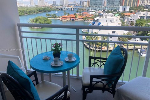 Condo in Sunny Isles Beach, Florida, 1 bedroom  № 1978045 - photo 1