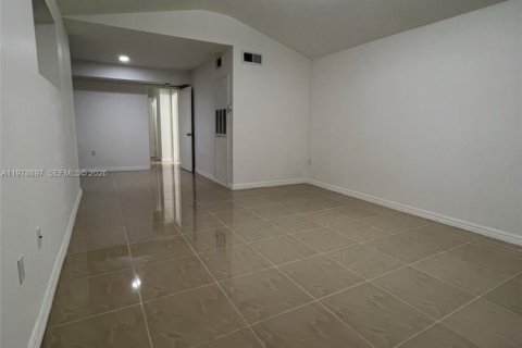 Copropriété à louer à Miami, Floride: 1 chambre, 69.4 m2 № 2046001 - photo 4