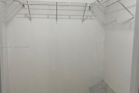 Copropriété à louer à Miami, Floride: 1 chambre, 69.4 m2 № 2046001 - photo 11