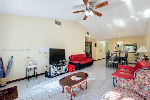 Villa ou maison à vendre à Orlando, Floride: 3 chambres, 116.13 m2 № 1920843 - photo 6