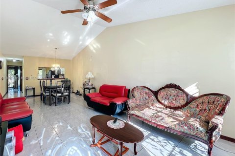 Villa ou maison à vendre à Orlando, Floride: 3 chambres, 116.13 m2 № 1920843 - photo 5