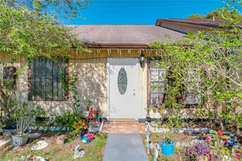 Villa ou maison à vendre à Orlando, Floride: 3 chambres, 116.13 m2 № 1920843 - photo 2
