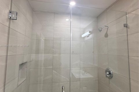 Casa en alquiler en Miami, Florida, 3 dormitorios, 236.34 m2 № 2009655 - foto 14