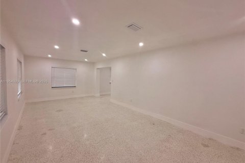 Casa en alquiler en Miami, Florida, 3 dormitorios, 236.34 m2 № 2009655 - foto 6