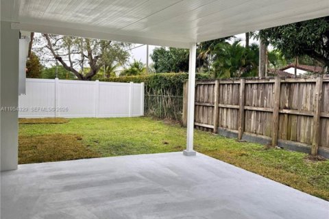 Casa en alquiler en Miami, Florida, 3 dormitorios, 236.34 m2 № 2009655 - foto 21