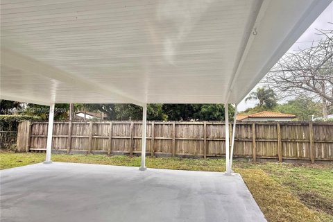 Casa en alquiler en Miami, Florida, 3 dormitorios, 236.34 m2 № 2009655 - foto 19