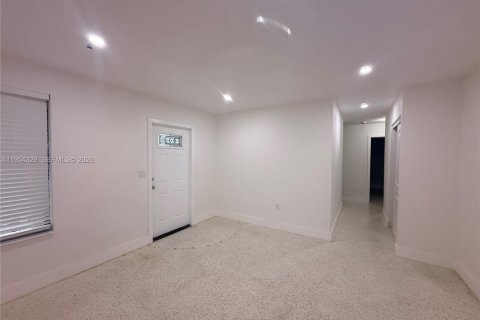 Casa en alquiler en Miami, Florida, 3 dormitorios, 236.34 m2 № 2009655 - foto 9