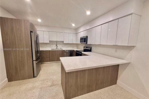 Casa en alquiler en Miami, Florida, 3 dormitorios, 236.34 m2 № 2009655 - foto 3