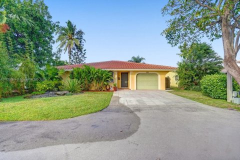 House in Oakland Park, Florida 3 bedrooms, 149.67 sq.m. № 1940406 - photo 1