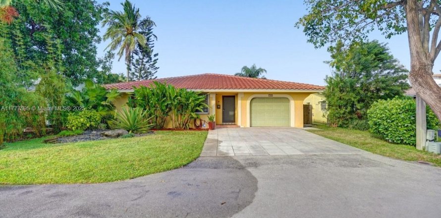 House in Oakland Park, Florida 3 bedrooms, 149.67 sq.m. № 1940406