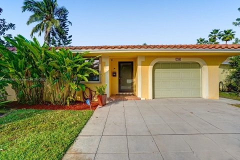House in Oakland Park, Florida 3 bedrooms, 149.67 sq.m. № 1940406 - photo 3