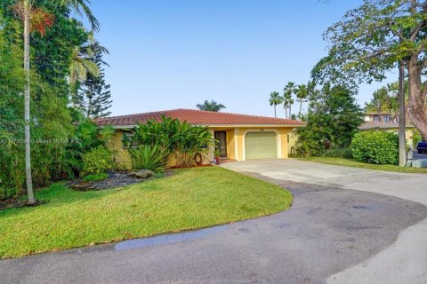 House in Oakland Park, Florida 3 bedrooms, 149.67 sq.m. № 1940406 - photo 2