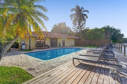 House in Oakland Park, Florida 3 bedrooms, 149.67 sq.m. № 1940406 - photo 9