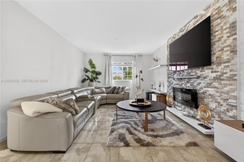 Купить таунхаус в Хомстед, Флорида 5 спален, 224.36м2, № 2067728 - фото 11