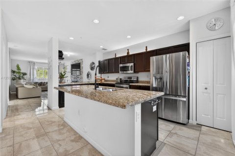 Купить таунхаус в Хомстед, Флорида 5 спален, 224.36м2, № 2067728 - фото 16