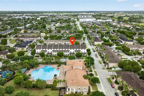 Купить таунхаус в Хомстед, Флорида 5 спален, 224.36м2, № 2067728 - фото 2