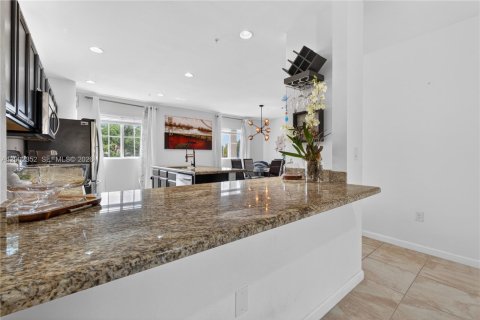 Купить таунхаус в Хомстед, Флорида 5 спален, 224.36м2, № 2067728 - фото 15