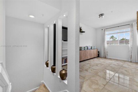 Купить таунхаус в Хомстед, Флорида 5 спален, 224.36м2, № 2067728 - фото 7