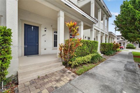 Купить таунхаус в Хомстед, Флорида 5 спален, 224.36м2, № 2067728 - фото 4