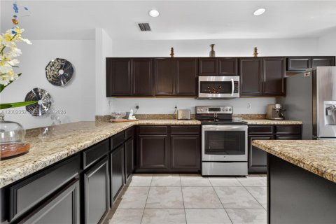 Купить таунхаус в Хомстед, Флорида 5 спален, 224.36м2, № 2067728 - фото 21