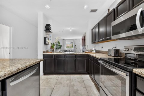 Купить таунхаус в Хомстед, Флорида 5 спален, 224.36м2, № 2067728 - фото 18