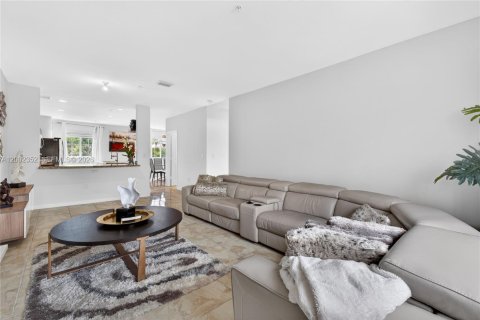 Купить таунхаус в Хомстед, Флорида 5 спален, 224.36м2, № 2067728 - фото 13