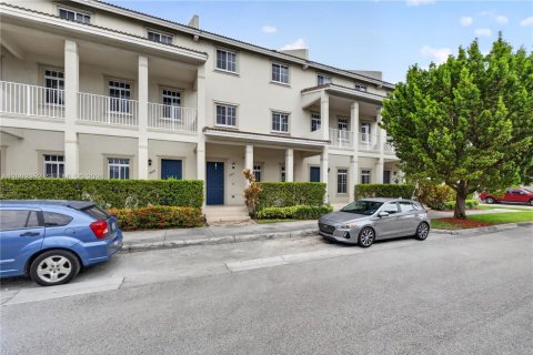 Купить таунхаус в Хомстед, Флорида 5 спален, 224.36м2, № 2067728 - фото 3