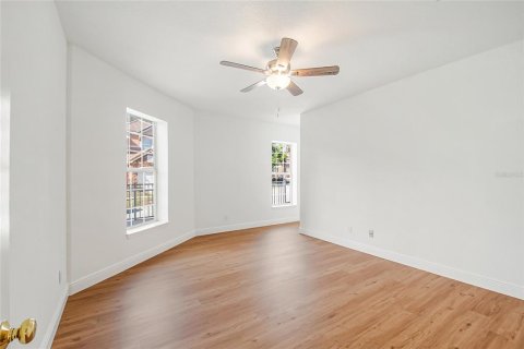 Condominio en venta en Orlando, Florida, 3 dormitorios, 221.48 m2 № 2095762 - foto 25