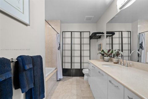Condo in Fort Lauderdale, Florida, 3 bedrooms  № 1874505 - photo 11