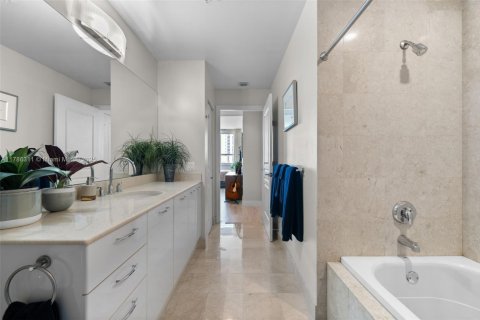 Condo in Fort Lauderdale, Florida, 3 bedrooms  № 1874505 - photo 10