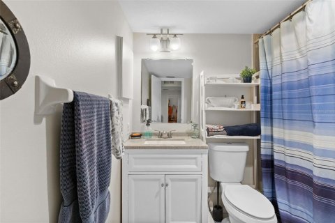 Condo in Englewood, Florida, 2 bedrooms  № 1917672 - photo 18