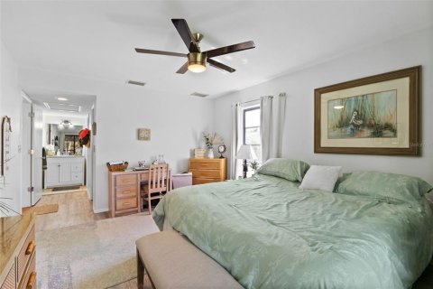 Condo in Englewood, Florida, 2 bedrooms  № 1917672 - photo 15