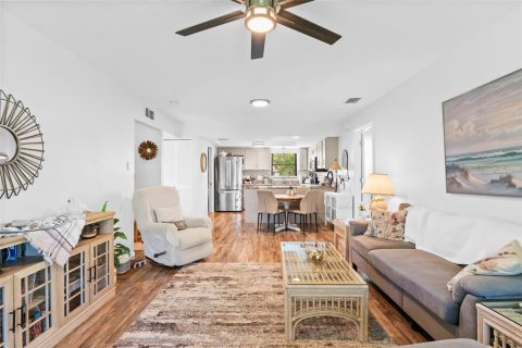 Condo in Englewood, Florida, 2 bedrooms  № 1917672 - photo 9