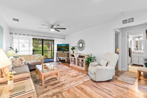 Condo in Englewood, Florida, 2 bedrooms  № 1917672 - photo 11