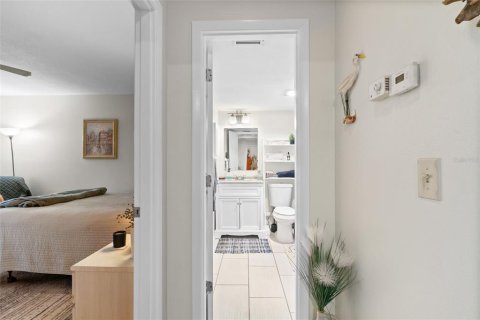 Condo in Englewood, Florida, 2 bedrooms  № 1917672 - photo 17