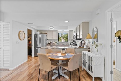 Condo in Englewood, Florida, 2 bedrooms  № 1917672 - photo 8