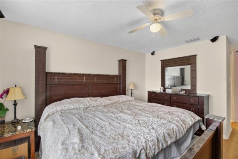 Villa ou maison à vendre à Tampa, Floride: 3 chambres, 115.57 m2 № 2316799 - photo 15