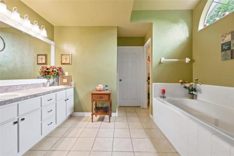 House in Gainesville, Florida 5 bedrooms, 204.66 sq.m. № 2223240 - photo 18