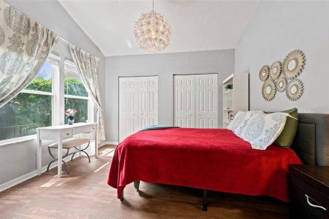 House in Gainesville, Florida 5 bedrooms, 204.66 sq.m. № 2223240 - photo 22