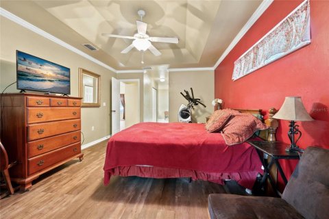 House in Gainesville, Florida 5 bedrooms, 204.66 sq.m. № 2223240 - photo 15