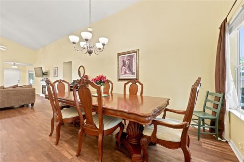 House in Gainesville, Florida 5 bedrooms, 204.66 sq.m. № 2223240 - photo 8