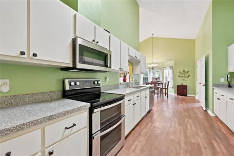 House in Gainesville, Florida 5 bedrooms, 204.66 sq.m. № 2223240 - photo 10