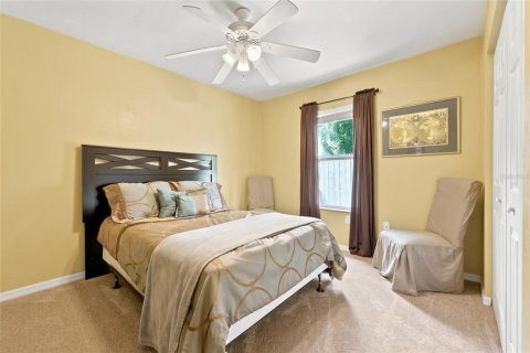 House in Gainesville, Florida 5 bedrooms, 204.66 sq.m. № 2223240 - photo 24