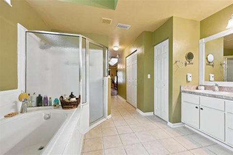 House in Gainesville, Florida 5 bedrooms, 204.66 sq.m. № 2223240 - photo 17