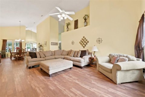 House in Gainesville, Florida 5 bedrooms, 204.66 sq.m. № 2223240 - photo 5